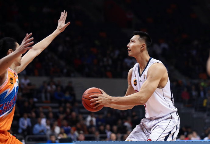 巴西国际新任主帅说球队穿粉色球衣看着像同性恋，事后道歉（巴西国际新帅称粉色球衣“像同性恋”惹议后致歉）