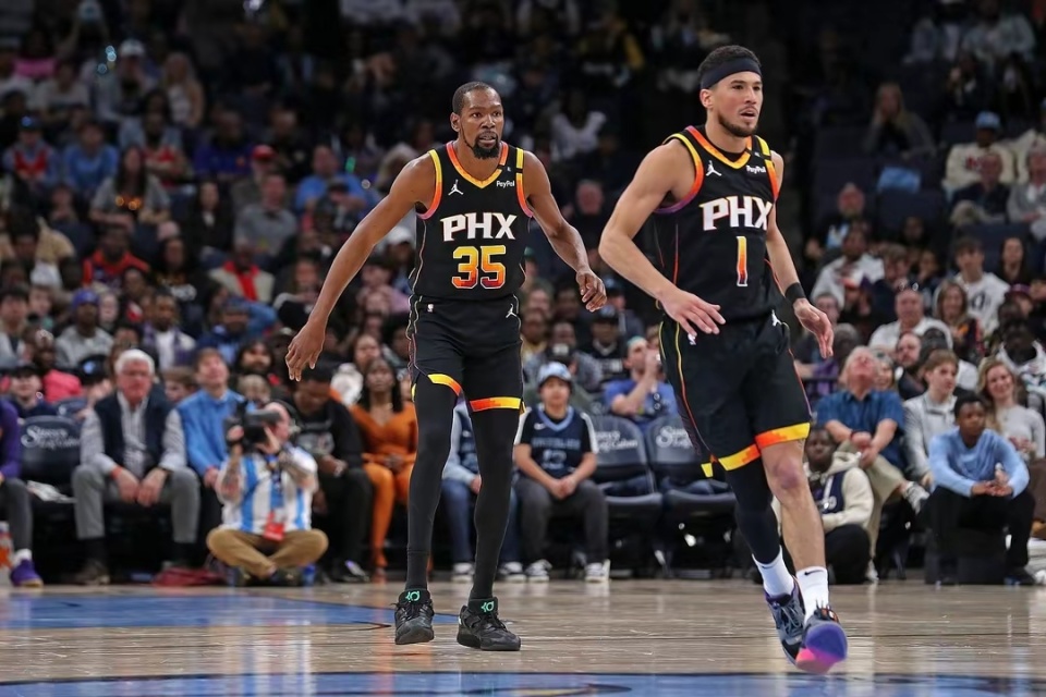 杜兰特中投命中，比赛节奏被点燃（杜兰特中距离跳投命中，比赛节奏瞬间提速）