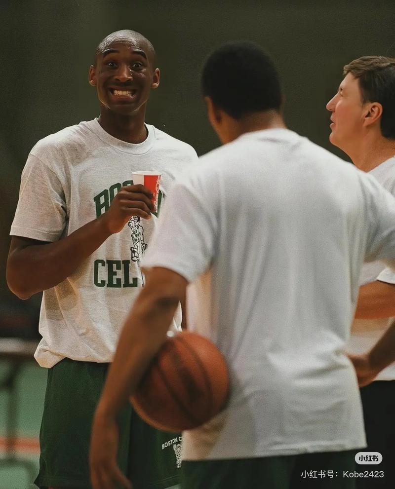 记者：拜仁考虑通过引进巴莱巴以顶替去向未明的格雷茨卡（记者：格雷茨卡去向未定，拜仁或引进巴莱巴填补空缺）