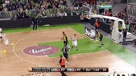 曼联积极追求希腊天才穆扎基蒂斯，有望在2026年夏季转会窗前完成交易。（曼联加速追逐希腊新星穆扎基蒂斯，交易或将于2026年夏窗前敲定）